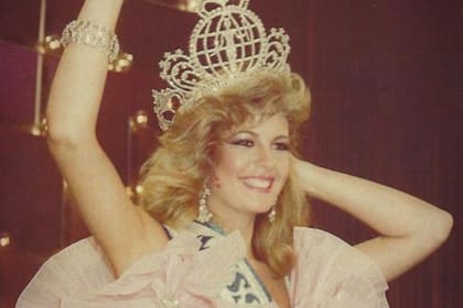 Irene Sáez en el momento más importante de su vida: coronada como Miss Venezuela