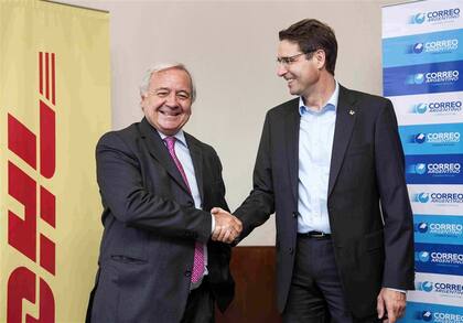 Irigoin y Thomas Baldry, vicepresidente internacional de Deutsche Post DHL Group, al anunciar la asociación