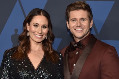 El actor de Downton Abbey Allen Leech y su esposa, Jessica Blair.
