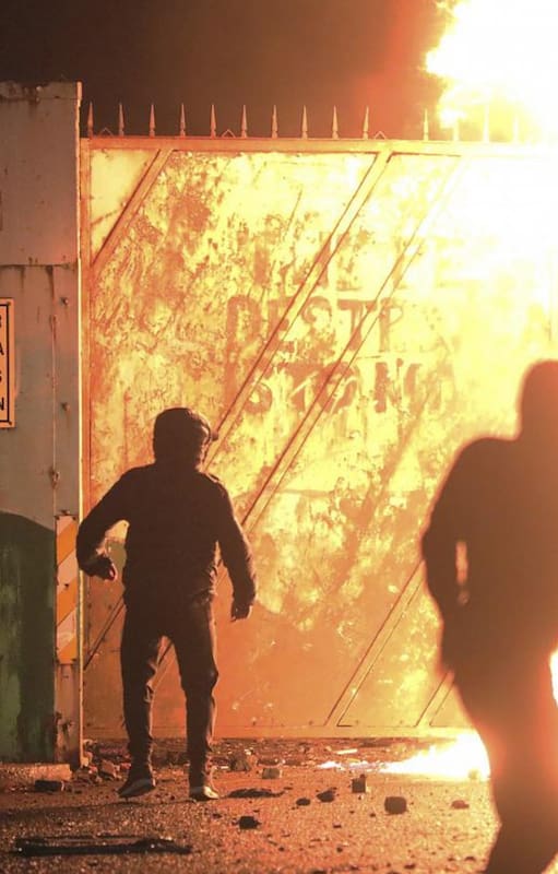 Irlanda del Norte vivió en abril de 2021 una de las peores olas de violencia en años.
