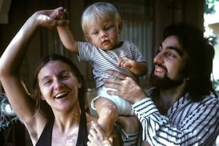 La extravagante familia de Leo DiCaprio, entre el underground estadounidense, la bohemia y el sijismo