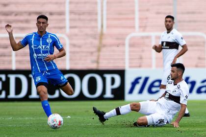 Irregular, Godoy Cruz va sobreponiéndose a la sorpresiva muerte de Santiago García; Platense empezó bien, pero va perdiendo rendimiento y cayó merecidamente en Mendoza.