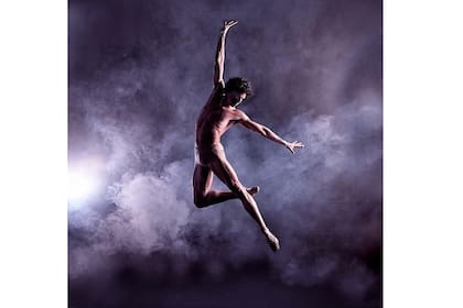 Hernández, de 28 años, integra el English National Ballet y se ha presentado en los teatros más importantes para la danza en el mundo