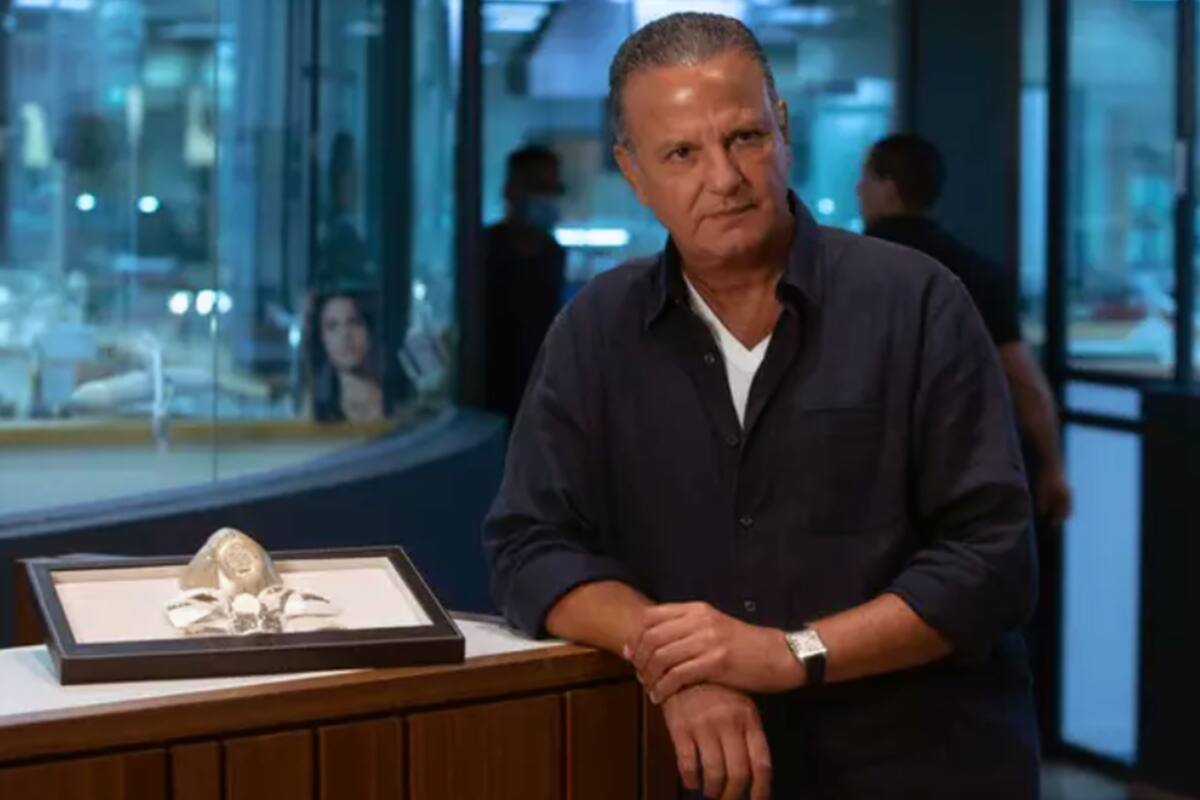 Isaac Levy, el joyero israelí responsanble de la creación del tapabocas más caro del mundo