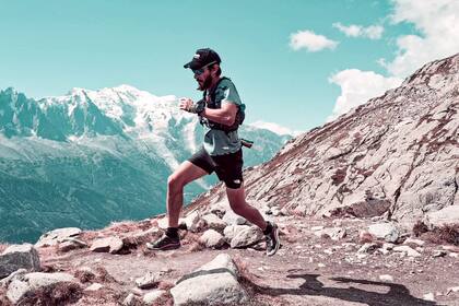 Isaac Nimer, a toda velocidad, con el Mont Blanc como incomparable telón de fondo