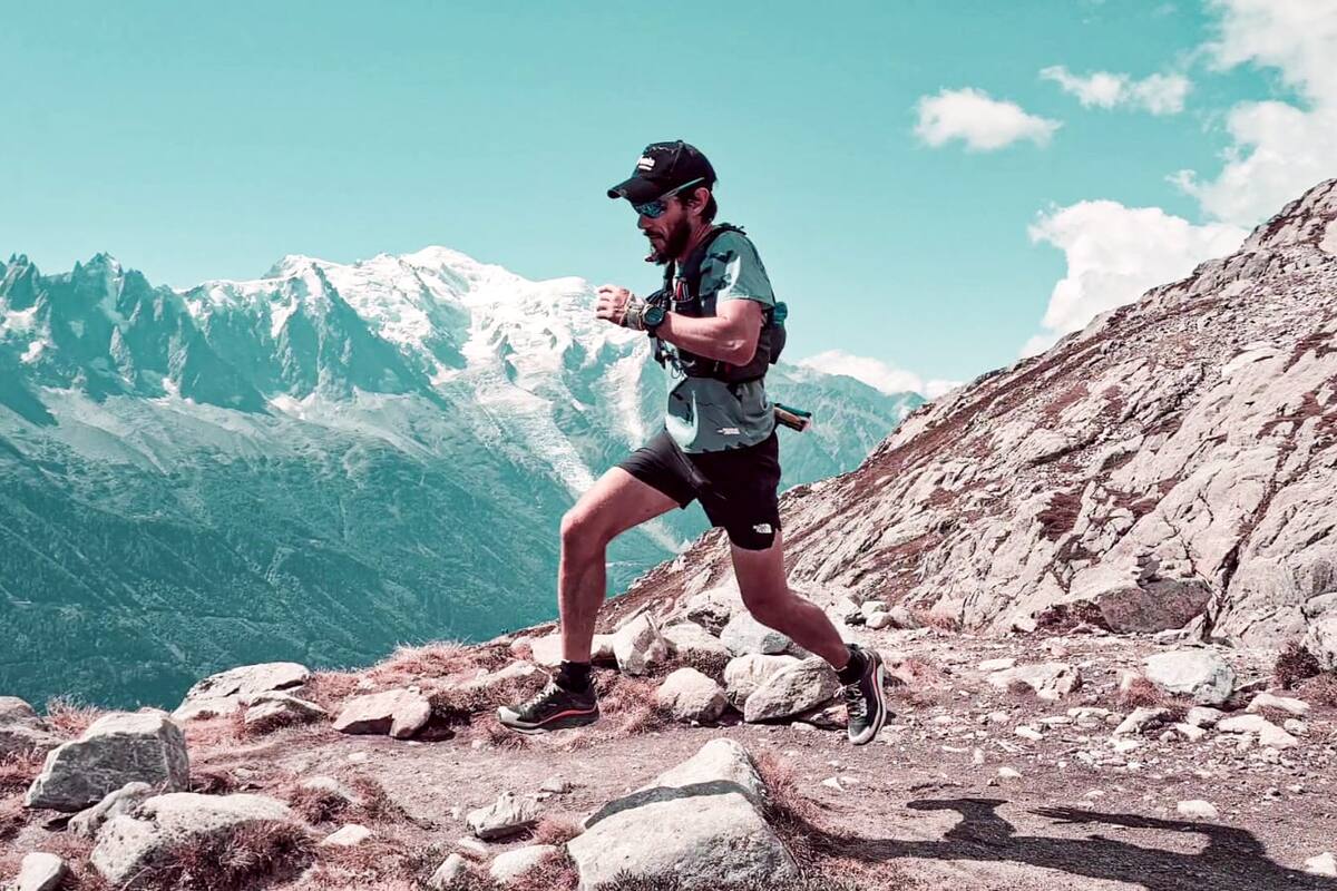 Isaac Nimer, a toda velocidad, con el Mont Blanc como incomparable telón de fondo