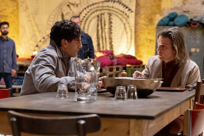 Isaac y Hawke en una escena de Moon Knight