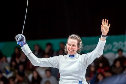 Isabel Di Tella es la campeona de espada individual en Santiago 2023. Le ganó a la peruana María Doig por 15-9 y se quedó con la medalla de oro