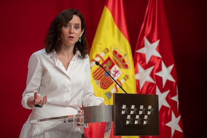 Isabel Diaz Ayuso criticó las manifestaciones que se realizaron luego del desalojo, a los 87 años, de Maricarmen