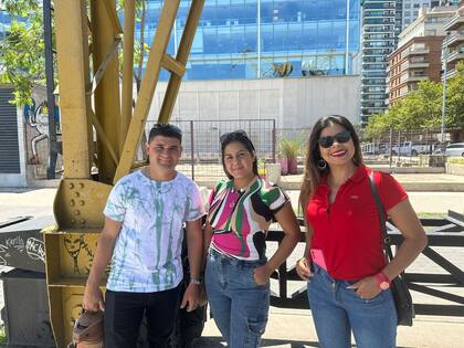 Isabel, Hector y Fátima, llegaron con guaraníes desde Paraguay
