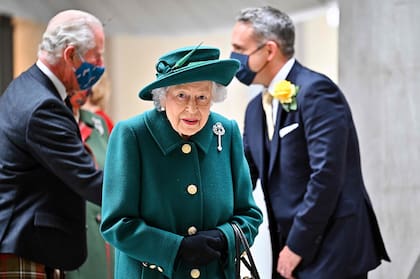 Isabel II llegando al Parlamento Escocés