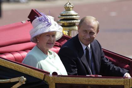 Isabel II y Vladimir Putin