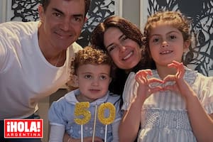 Isabel junto a su marido Juan Manuel Urtubey y sus
hijas Belita y Julia.