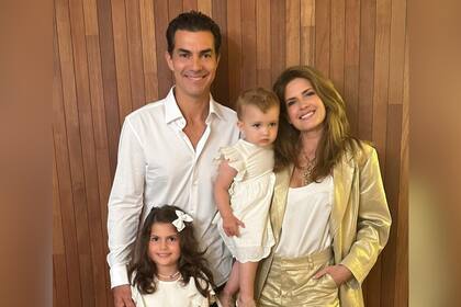 Isabel Macedo con su familia