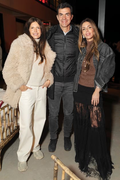 Isabel Macedo y Juan Manuel Urtubey con Milagros Brito