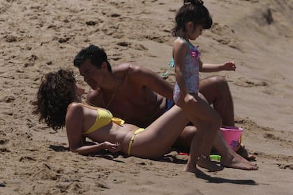 Isabel Macedo y Sofía “Jujuy” Jiménez, muy enamorados en las playas de Punta del Este