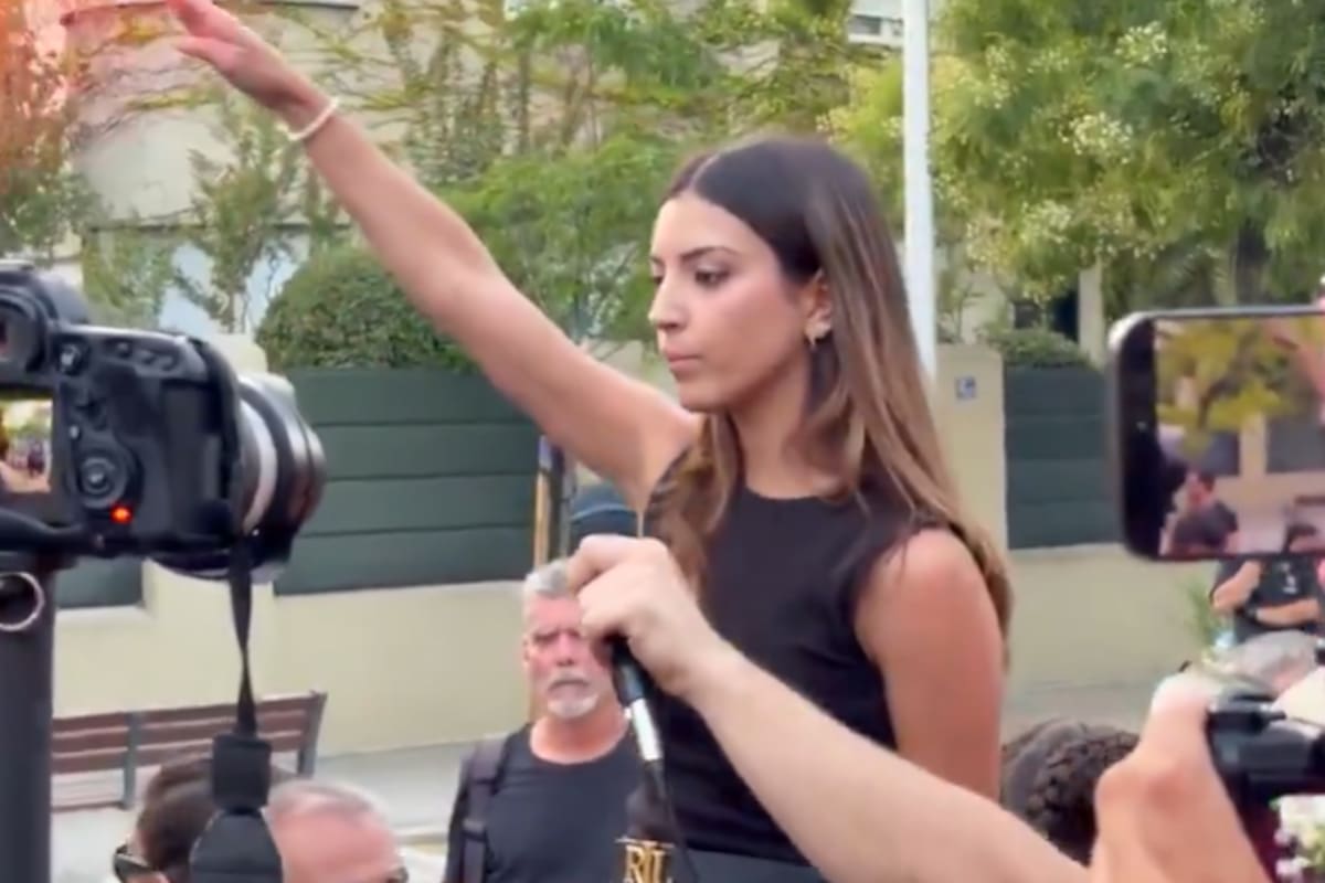 Isabel Peralta el viernes frente a la embajada de Marruecos en Madrid