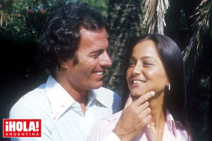 Isabel Preysler con Julio Iglesias, con quien estuvo casada entre 1971 y 1979. Tuvieron tres hijos: Chábeli, Julio jr. y Enrique. La foto fue tomada en Marbella en 1978