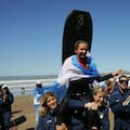 Tiene solo 14 años, es hija de un famoso arquero y ganó la medalla de oro en surf
