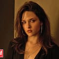 Tiene 20 años, es la hija de una estrella del cine y acaba de fichar para una agencia top