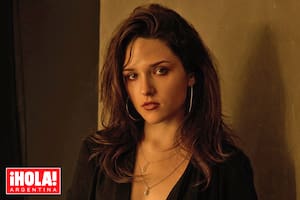 Tiene 20 años, es la hija de una estrella del cine y acaba de fichar para una agencia top