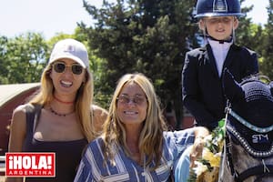 Isabelle, María Emilia y Olympia, en una tarde de equitación