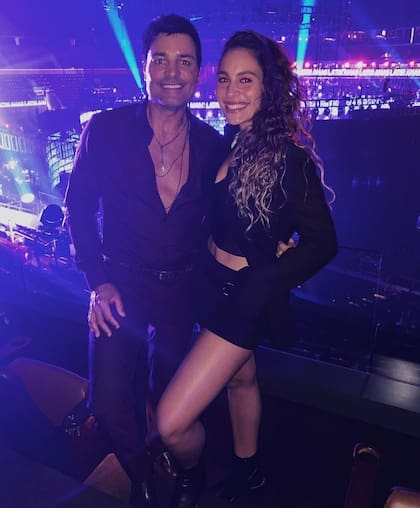 Isadora Figueroa junto a su padre, Chayanne