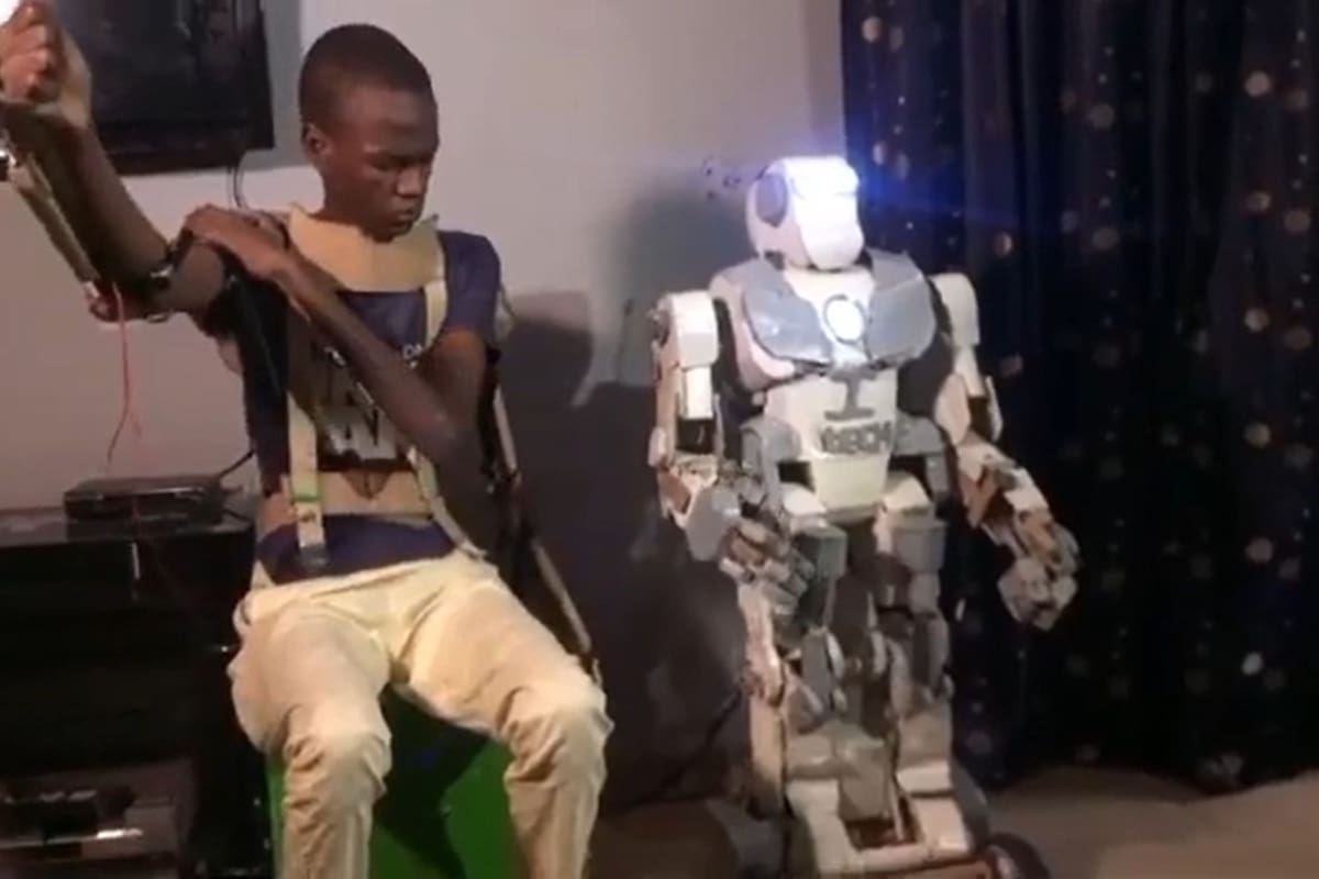 Isah Auwal Barde fabricó su propio robot con tan solo 17 años.