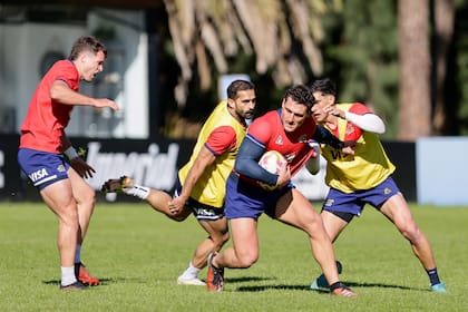 Isgró, en el entrenamiento de Pumas 7s de este viernes; "ninguna persona está por delante del equipo. Encarar unos Juegos Olímpicos con un jugador menos en la primera ronda es un montón y tomamos la decisión de decir que el juego manda", justificó su exclusión parcial Gómez Cora.
