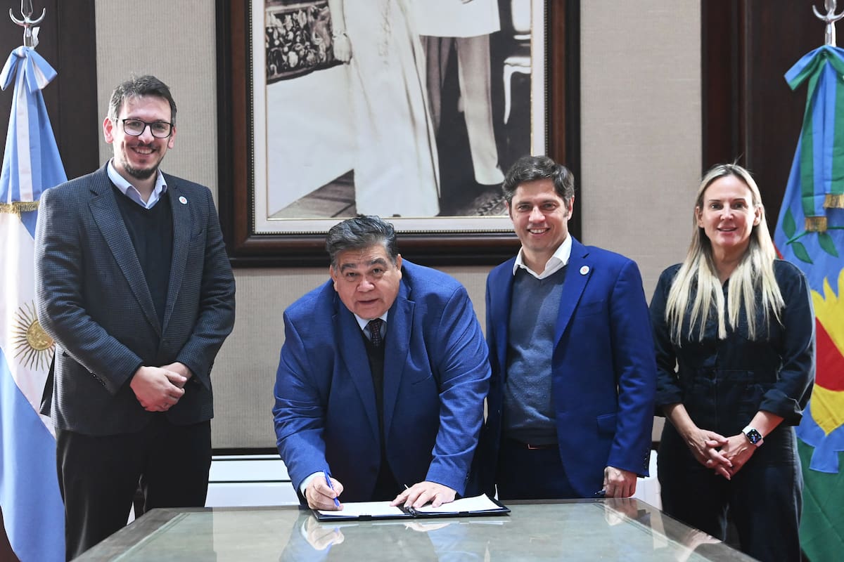 Ishiii, al firmar un contrato de leasing con Kicillof y autoridades del Banco Provincia