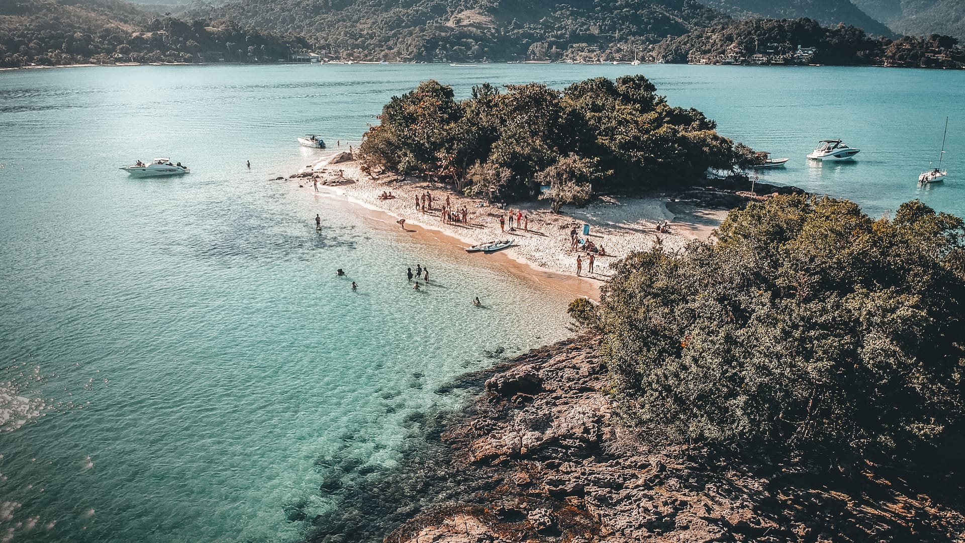 El clima tropical y el agua templada permiten chapuzones durante todo el año.