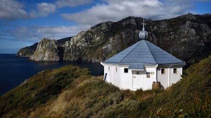 El faro del fin del mundo es el más antiguo de Argentina y el primero en ser edificado en aguas australes.