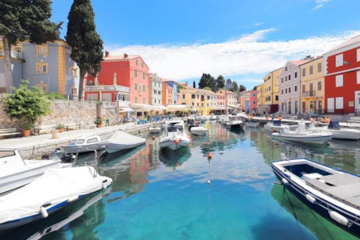 Isla Losinj, condado de Kotar, Croacia: canales transparentes que invitan a enamorarse