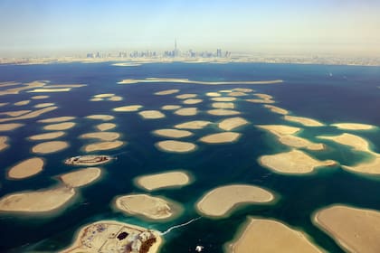 Islas de "The World" de Dubai desde la isla de España