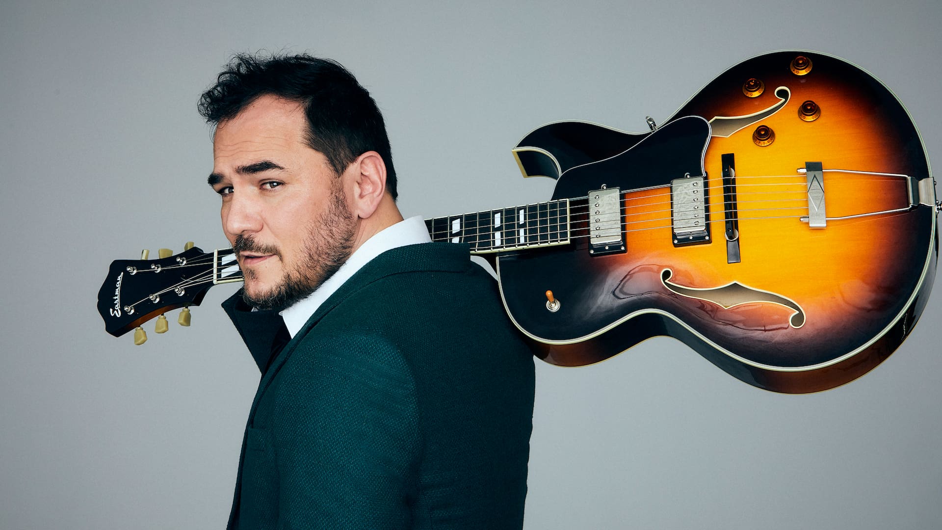 Con más de 20 años de carrera, Ismael Serrano aprendió a encontrar el balance perfecto entre la música y su vida personal
