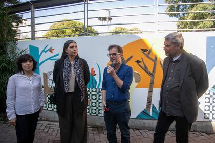 Isol, Bárbara Figueroa (Embajadora de Chile en la Argentina), Enrique Avogadro (Ministro de Cultura de la Ciudad) y Alejandro Goic, Agregado Cultural de la Embajada de Chile.