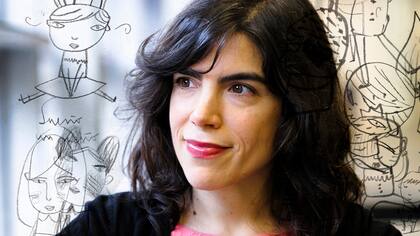 Isol, en un retrato intervenido con sus dibujos