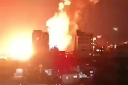 Israel atacó a Gaza y el cielo se tiñó de rojo