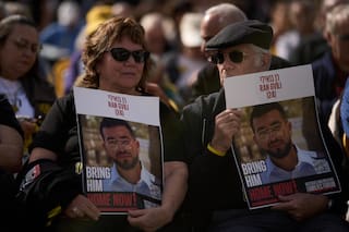 Israel busca restos del último rehén en cementerio de Gaza mientras el cruce de Rafah sigue cerrado