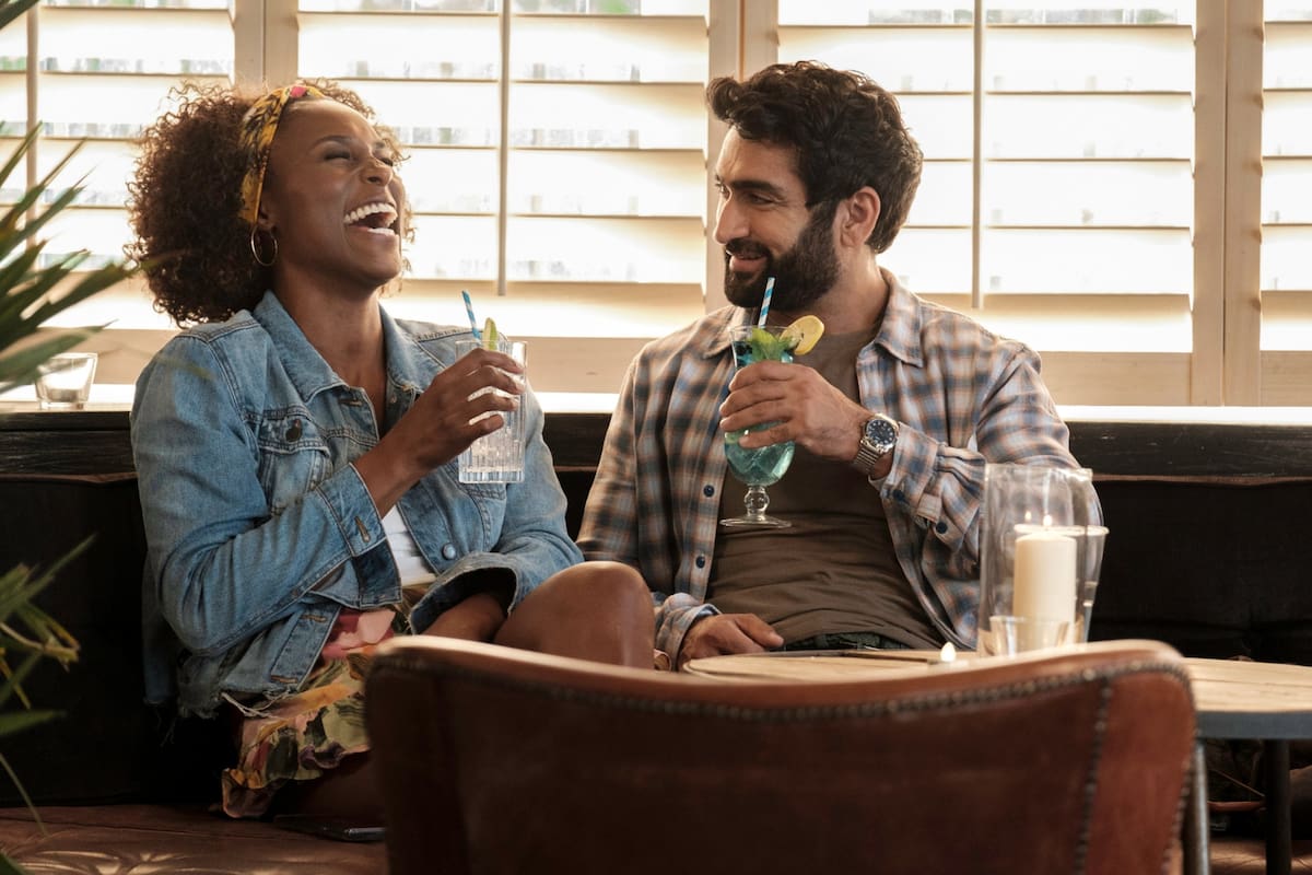 Issa Rae y Kumail Nanjiani en Dos tórtolos
