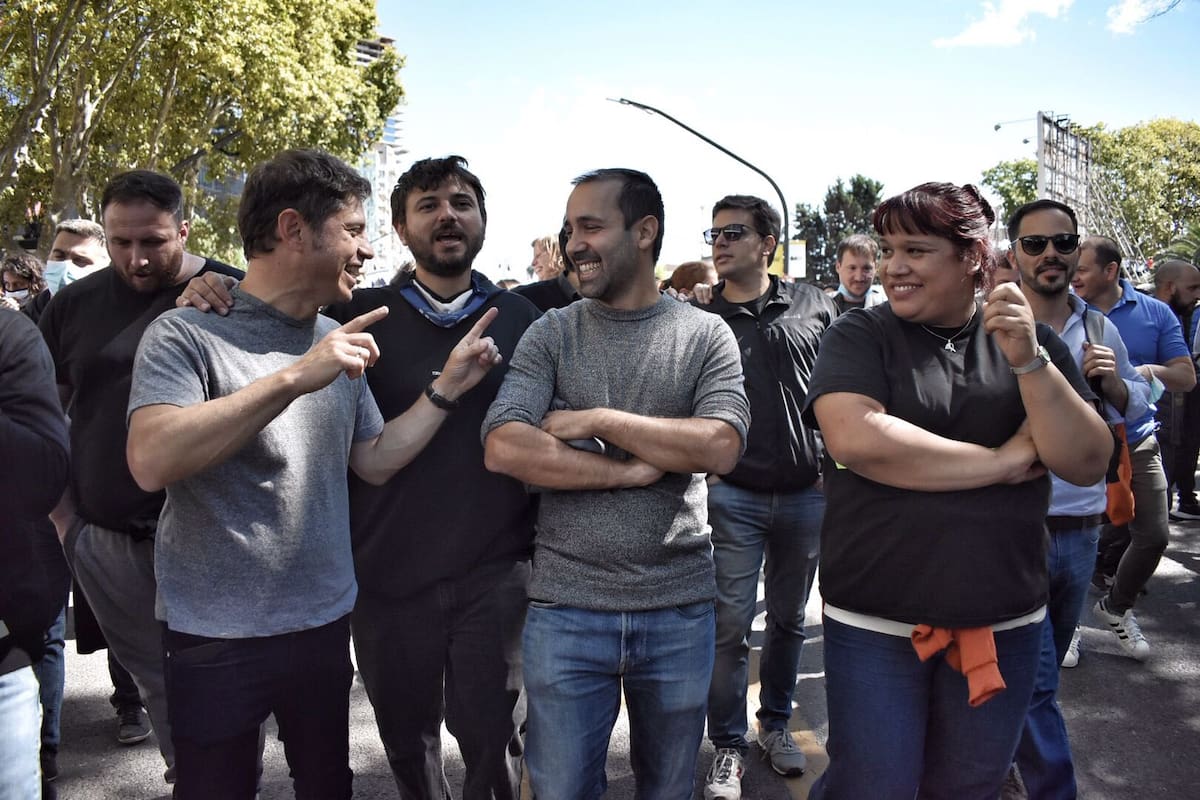 Itai Hagman junto al gobernador Axel Kicillof, el dirigente Juan Grabois y la diputada Natalia Zaracho