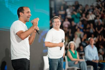 Itai Hagman y Mariano Recalde hablaron en forma intercalada