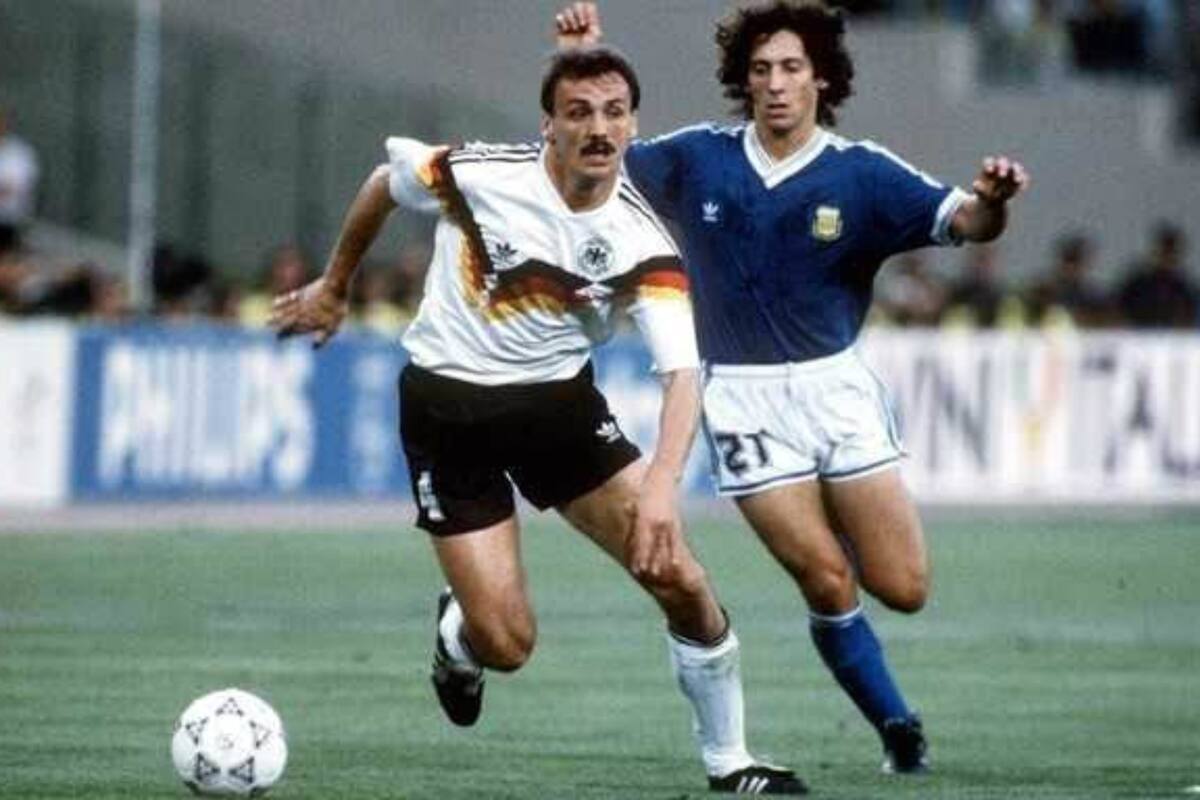 Italia 1990: Troglio, en la marca de Rudi Völler