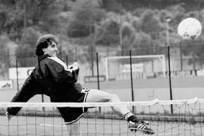 Oscar Ruggeri, entrenando con el seleccionado argentino de Carlos Bilardo, en Italia 90