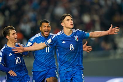 Italia se ilusiona de la mano de los goles de Cesare Casadei (8), el máximo artillero en lo que va de la Copa del Mundo