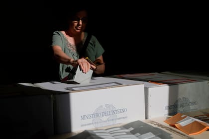 Italia vota en referendo sobre ciudadanía y protección laboral amenazado por la baja participación
