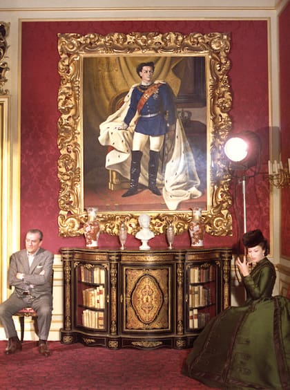 Luchino Visconti y Mangano, durante una de sus filmaciones