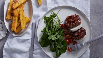 Italiana al plato con chip de polenta