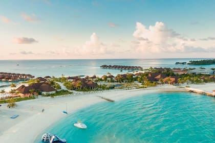Ithaa Underesea (Maldivas), este restaurante, que forma parte del complejo turístico Conrad Maldives Rangalí Island, fue el primer restó sumergido del mundo.