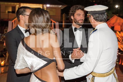 Javier Iturrioz les dio la bienvenida a Pampita y Mariano, que llegaron a la fiesta pasadas las diez de la noche, cuando todos los invitados ya estaban en el cóctel de recepción